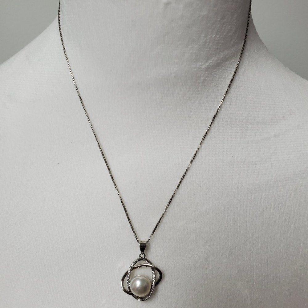Silver plated pearl drop necklace